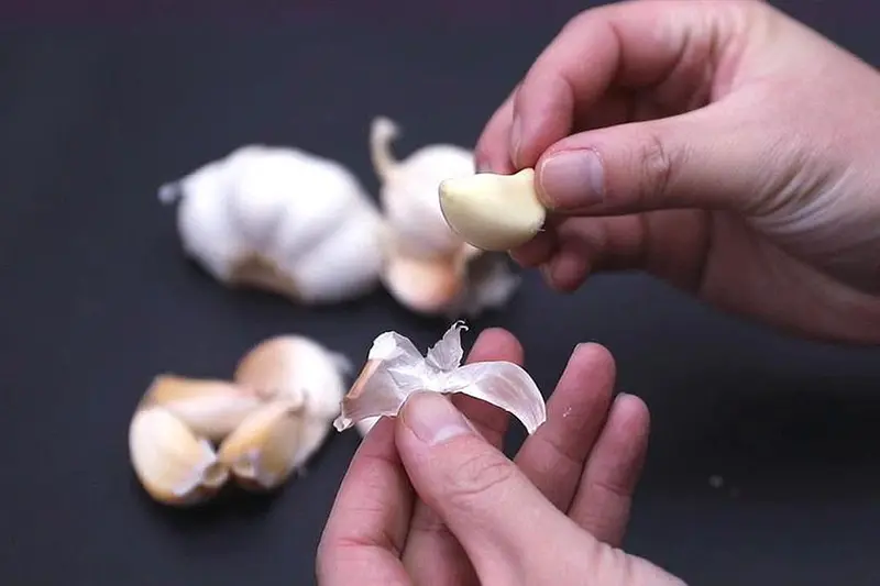 Tỏi bóc vỏ sẵn - gói 80g